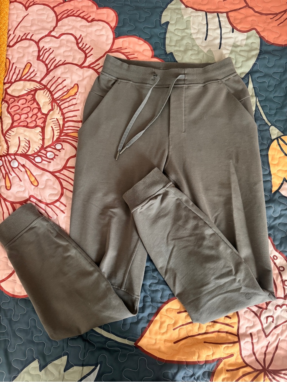 lululemon athletica Olive Green Drawstring Joggers and sweatshirt set